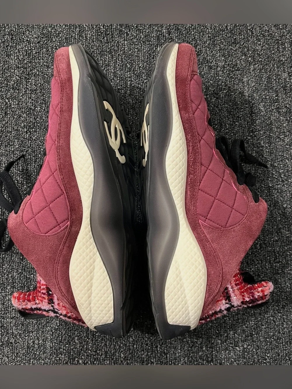 $1275 Chanel CC Low-Top Sneakers Trainers Quilted Tweed Suede Burgundy 42 US 10